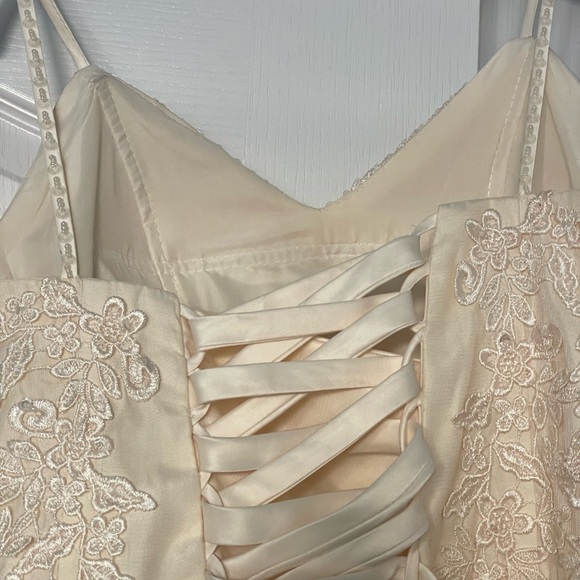 Women’s V Neck Lace Beaded Short Dress - Picture 5 of 8